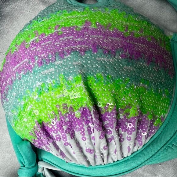 Victoria secrets 34A - Picture 2 of 4
